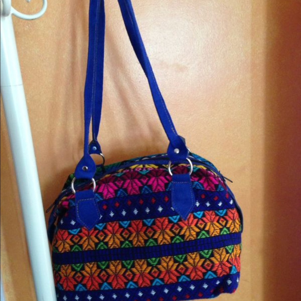 Authentic hand crafted Boho Guatemalan Purse - Picture 2 of 3
